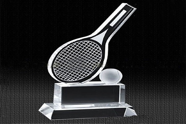 Cúp dành cho bộ môn tennis được thiết kế với mẫu mã đa dạng