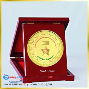 KỶ NIỆM CHƯƠNG GỖ ĐỒNG – GD021