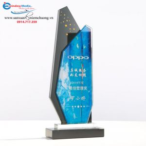 Cúp vinh danh nhân viên xuất sắc