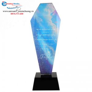 Cúp vinh danh nhân viên công hiến