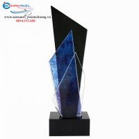 Cúp vinh danh nhân viên xuất sắc