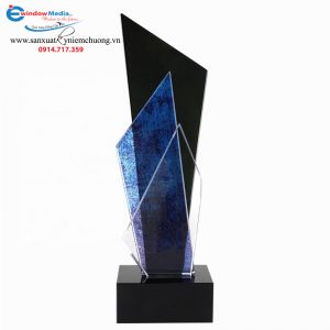 Cúp vinh danh nhân viên xuất sắc