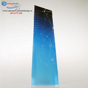 Cúp vinh danh nhân viên tiêu biểu