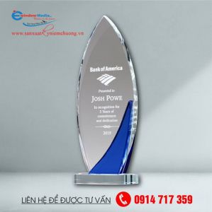 Cúp vinh danh chiếc lá
