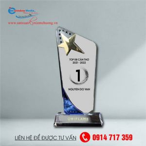 Cúp vinh danh Oriflame