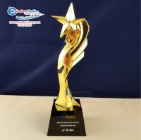 Cúp vinh danh SHB Finance