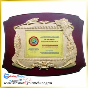 KỶ NIỆM CHƯƠNG GỖ ĐỒNG – GD008