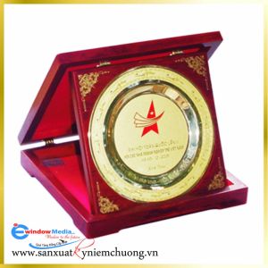 KỶ NIỆM CHƯƠNG GỖ ĐỒNG – GD009